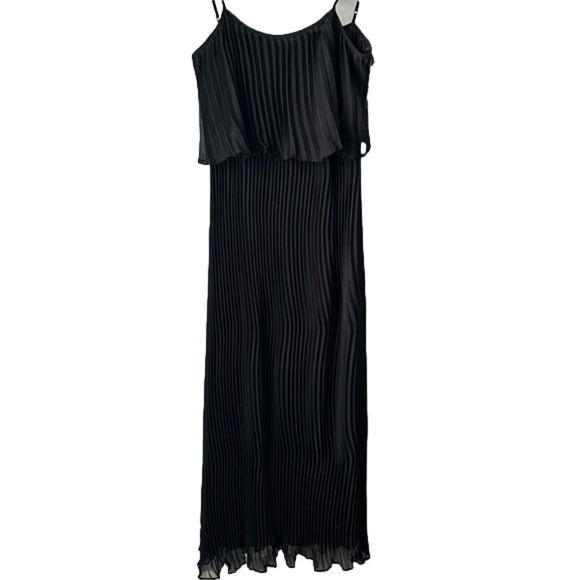 Romeo & Juliet Couture Dresses & Skirts - Romeo & Juliet Couture Black Accordion Dress
